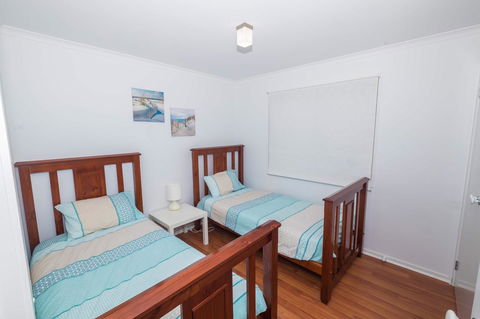 Demure Charm - Inverell Accommodation 11