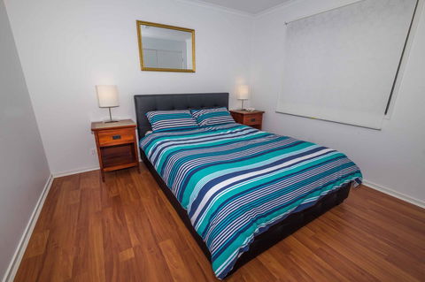 Demure Charm - Inverell Accommodation 12