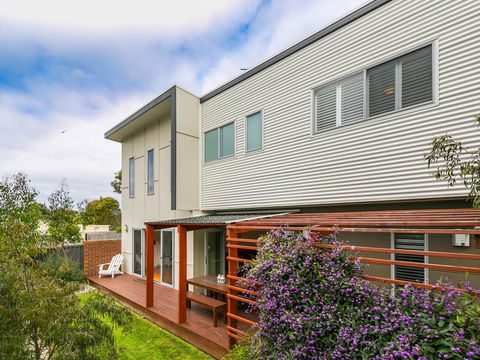 Torquay Timeout - Inverell Accommodation 0