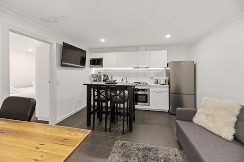 Work Sleep Live Melbourne - Inverell Accommodation 9