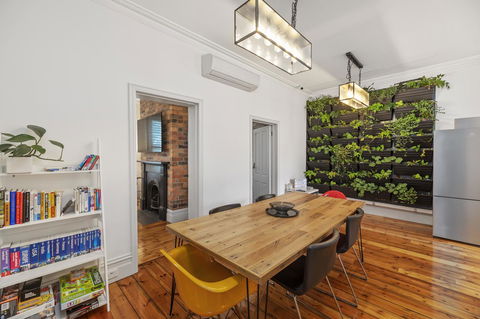 Work Sleep Live Melbourne - Inverell Accommodation 0