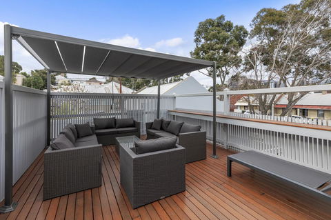 Work Sleep Live Melbourne - Inverell Accommodation 12