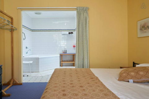 Cottages For Two - Inverell Accommodation 8