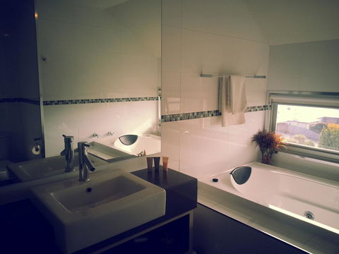 104 On Merri Apartments - Inverell Accommodation 25
