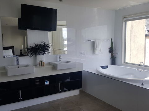 104 On Merri Apartments - Inverell Accommodation 19