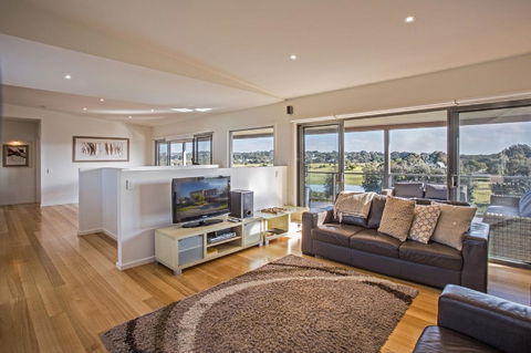 Saltwater Breeze Retreat - Inverell Accommodation 4