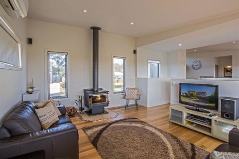 Saltwater Breeze Retreat - Inverell Accommodation 3