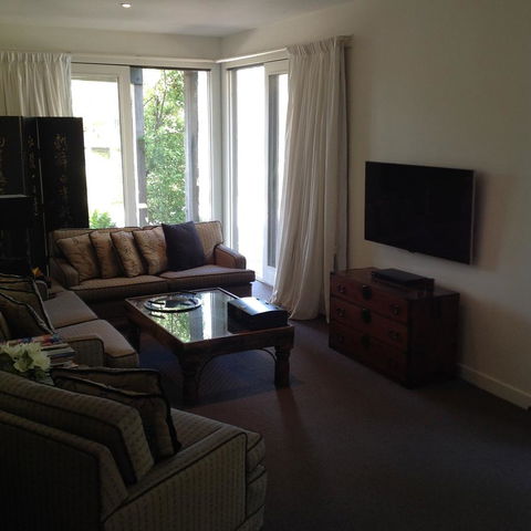 Lorne Holiday House - Inverell Accommodation 11