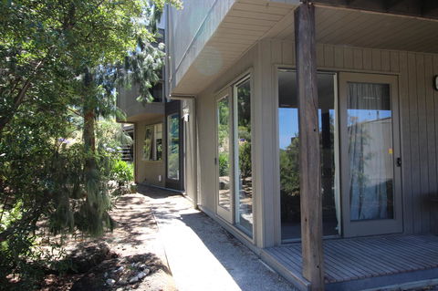 Lorne Holiday House - Inverell Accommodation 10