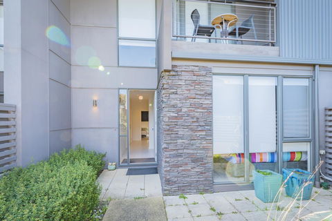 Stylish 3 Bedroom Townhouse - Free Parking - Inverell Accommodation 0