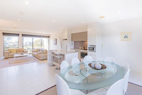 Stylish 3 Bedroom Townhouse - Free Parking - Inverell Accommodation 2