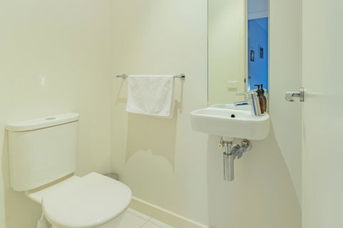 Stylish 3 Bedroom Townhouse - Free Parking - Inverell Accommodation 22