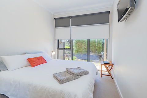 Stylish 3 Bedroom Townhouse - Free Parking - Inverell Accommodation 7