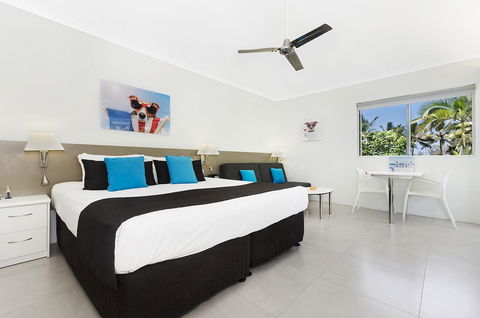 By The Sea Port Douglas - Inverell Accommodation 15
