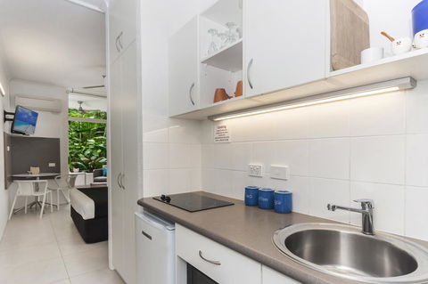 By The Sea Port Douglas - Inverell Accommodation 13