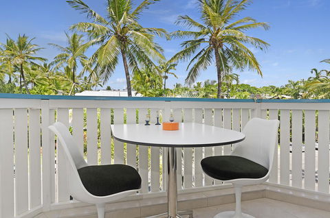 By The Sea Port Douglas - Inverell Accommodation 18