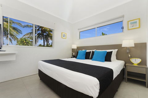 By The Sea Port Douglas - Inverell Accommodation 17