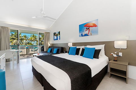 By The Sea Port Douglas - Inverell Accommodation 4