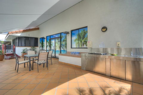 Regal Port Douglas - Inverell Accommodation 13