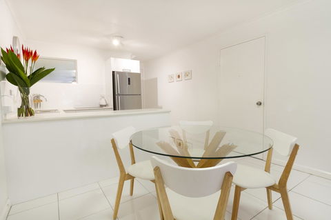 The White House Port Douglas - Inverell Accommodation 13