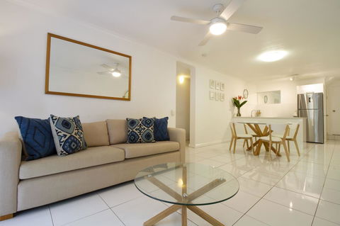 The White House Port Douglas - Inverell Accommodation 2