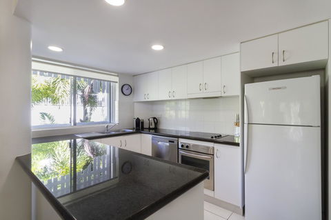 The White House Port Douglas - Inverell Accommodation 38