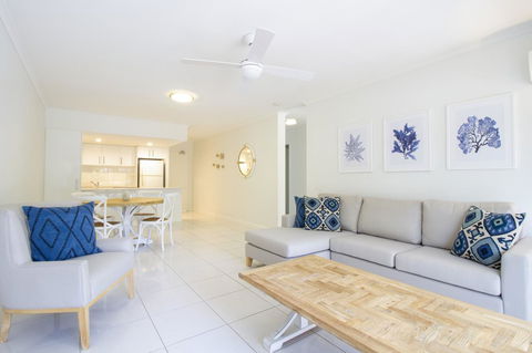 The White House Port Douglas - Inverell Accommodation 5