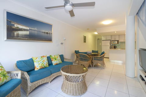 The White House Port Douglas - Inverell Accommodation 24