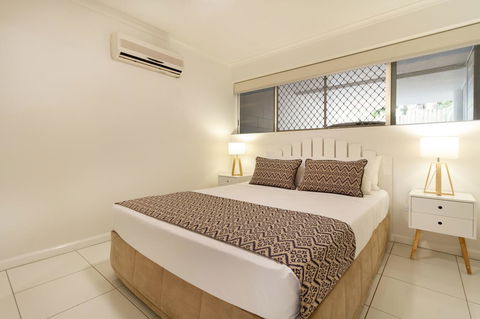 The White House Port Douglas - Inverell Accommodation 8