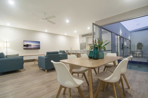Pool Resort Port Douglas - Inverell Accommodation 37
