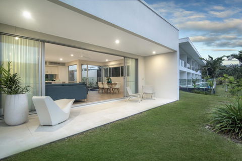 Pool Resort Port Douglas - Inverell Accommodation 41