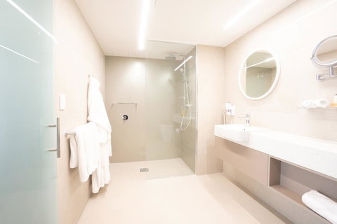 Pacific Hotel Cairns - Inverell Accommodation 5