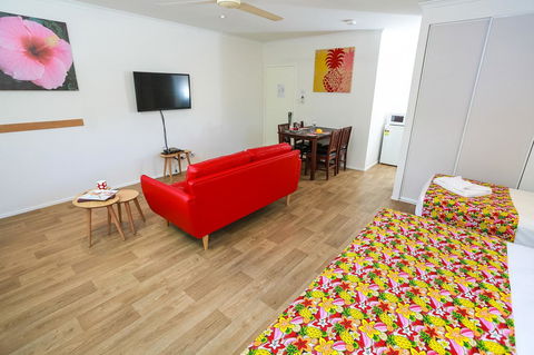 Port Douglas Motel - Inverell Accommodation 7