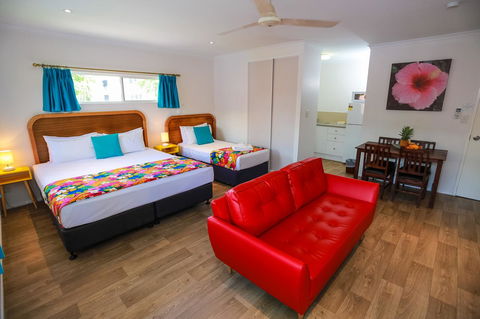 Port Douglas Motel - Inverell Accommodation 2