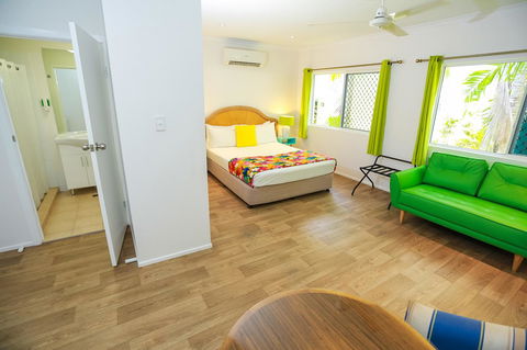 Port Douglas Motel - Inverell Accommodation 11