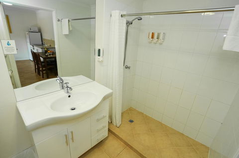 Port Douglas Motel - Inverell Accommodation 6