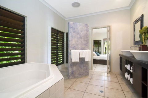 Tranquility By The Course Port Douglas - Inverell Accommodation 12