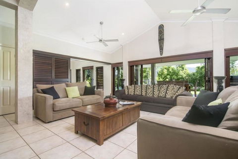 Tranquility By The Course Port Douglas - Inverell Accommodation 4