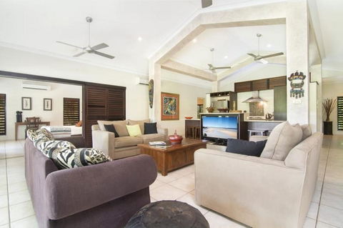 Tranquility By The Course Port Douglas - Inverell Accommodation 3