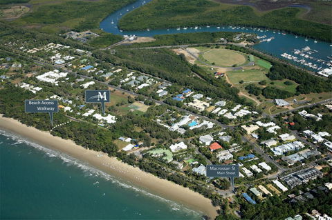 Mandalay Luxury Beachfront Apartments - Inverell Accommodation 13