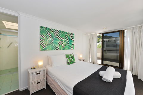 Seascape Holidays - Tropical Reef Apartments - Inverell Accommodation 7