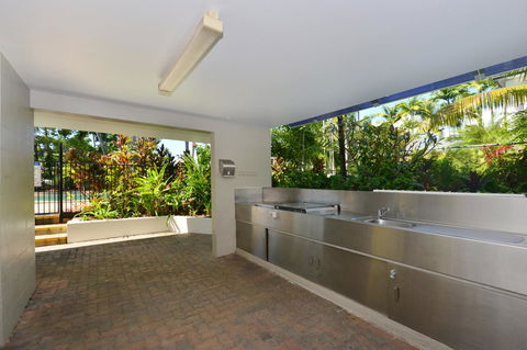 Seascape Holidays - Tropical Reef Apartments - Inverell Accommodation 27