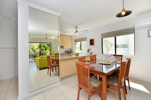 Seascape Holidays - Tropical Reef Apartments - Inverell Accommodation 11