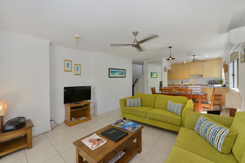 Seascape Holidays - Tropical Reef Apartments - Inverell Accommodation 12