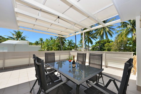 Seascape Holidays - Tropical Reef Apartments - Inverell Accommodation 5