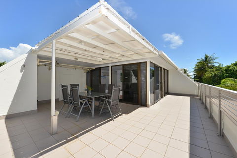 Seascape Holidays - Tropical Reef Apartments - Inverell Accommodation 4