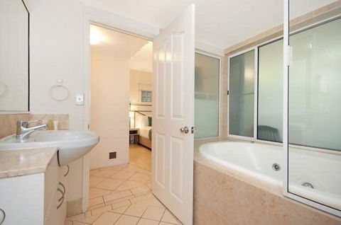 The Newport On Macrossan - Adults Only - Inverell Accommodation 2