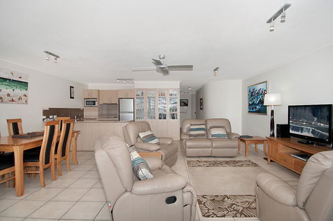 The Norfolks On Moffat Beach - Inverell Accommodation 28