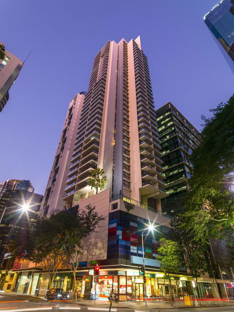 Oaks Brisbane River City Suites - Inverell Accommodation 0