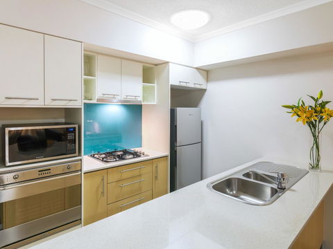 Oaks Brisbane River City Suites - Inverell Accommodation 9